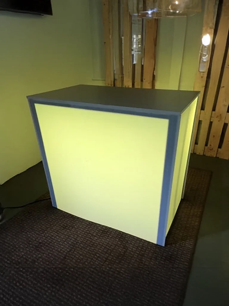 LED Stehtisch Köln mieten | 120 × 70 cm