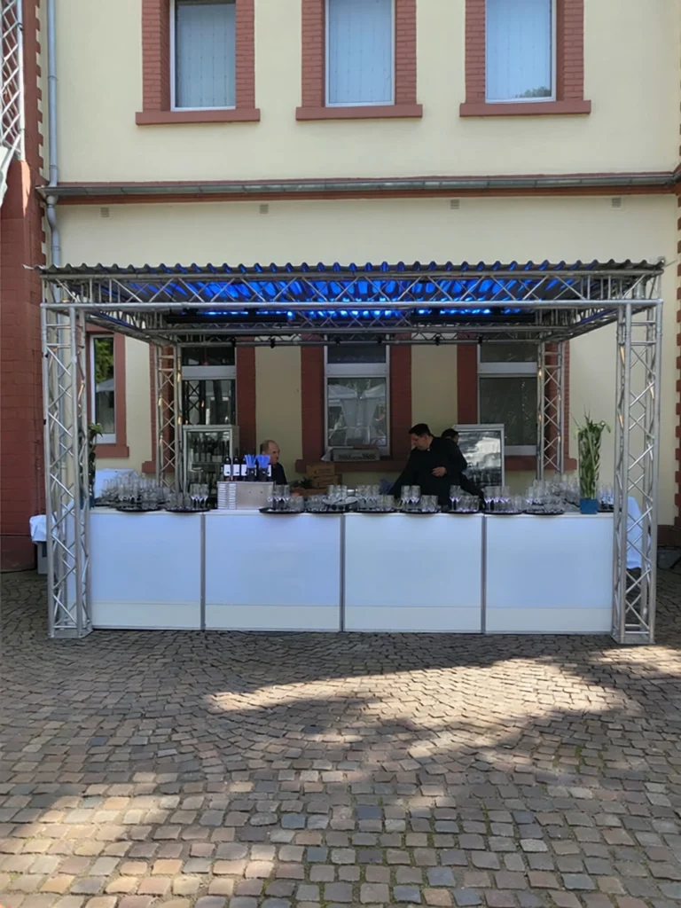Outdoor Bar Truss One mit LED-Beleuchtung mieten