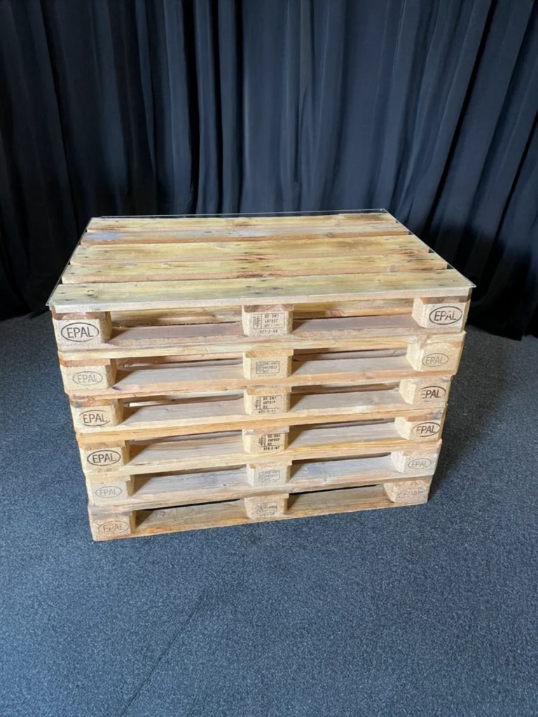 Paletten-Stehtisch 120 × 80 cm mieten
